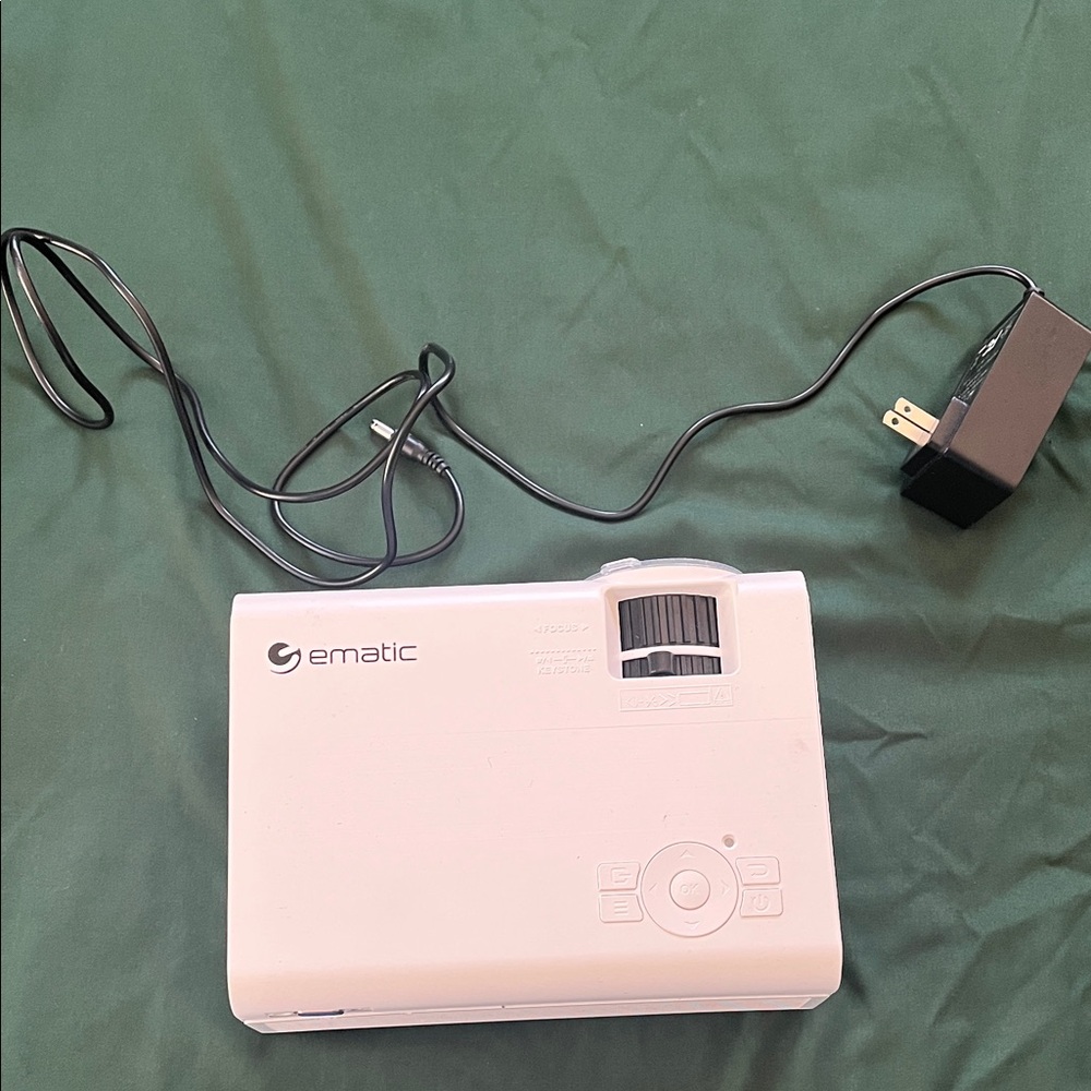 White Portable Projector - Picture 2 of 8